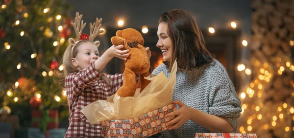 Feliz Natal Boas Festas Mãe Alegre Sua Linda Filha Menina — Fotografia de Stock