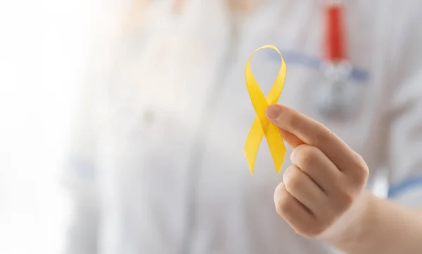 Wereld Kinderkanker Dag Dokter Met Gouden Lint — Stockfoto