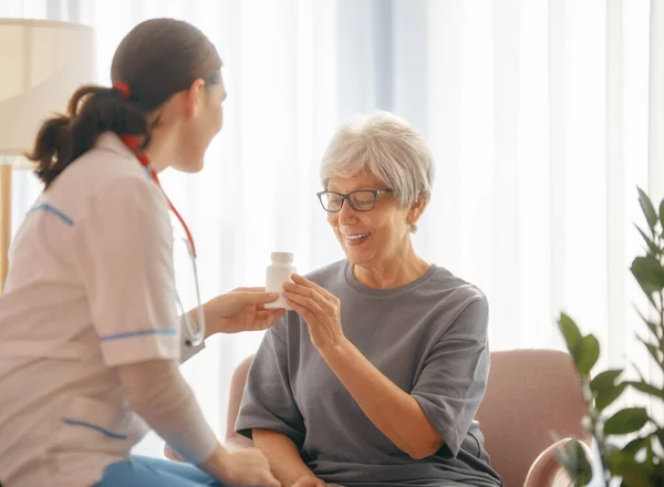 Female Patient Listening Doctor Hospital — Stock Photo, Image