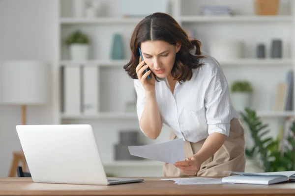 Concentrated Woman Working Laptop Office — Stock Photo, Image