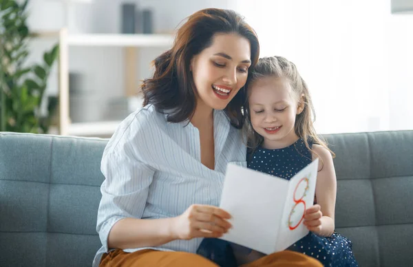 Feliz Día Internacional Mujer Hija Del Niño Felicita Madre Postal —  Fotos de Stock