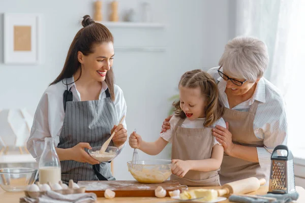 Feliz Familia Amorosa Están Preparando Panadería Juntos Abuela Mamá Niño — Foto de Stock