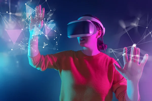 Metaverse Technology Concept Woman Virtual Reality Goggles Futuristic Lifestyle — Stock Photo, Image
