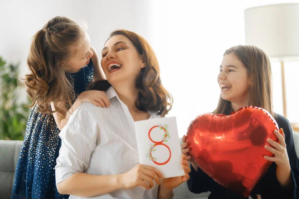 Feliz Día Internacional Mujer Las Hijas Los Niños Felicitan Madre — Foto de Stock