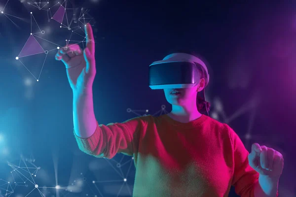 Conceito Tecnologia Metaversa Mulher Com Óculos Realidade Virtual Estilo Vida — Fotografia de Stock