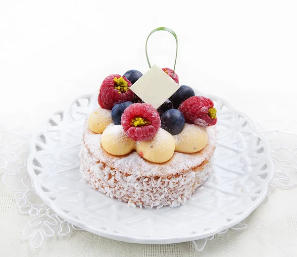 Bolo de frutas saboroso — Fotografia de Stock