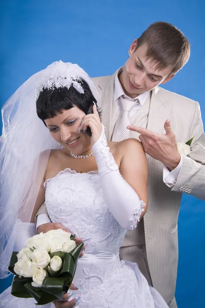 The groom and the bride in a conflict situation — Stock Photo, Image