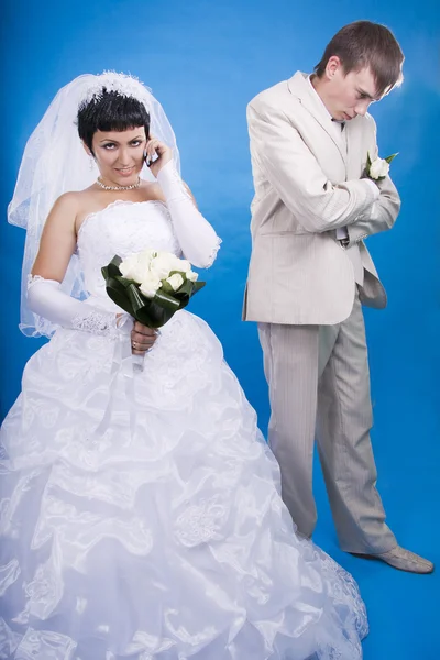 The groom and the bride in a conflict situation — Stock Photo, Image