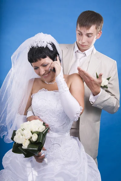 The groom and the bride in a conflict situation — Stock Photo, Image