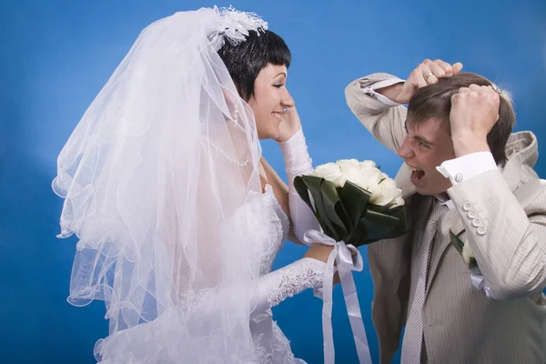 The groom and the bride in a conflict situation Royalty Free Stock Photos