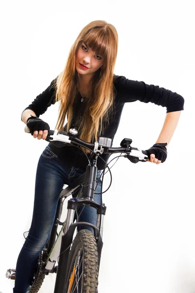 A jovem com bicicleta . — Fotografia de Stock