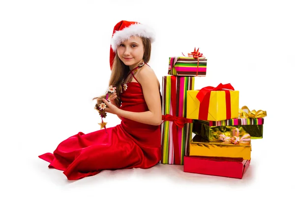 Presentes de Natal e pequena menina Santa — Fotografia de Stock