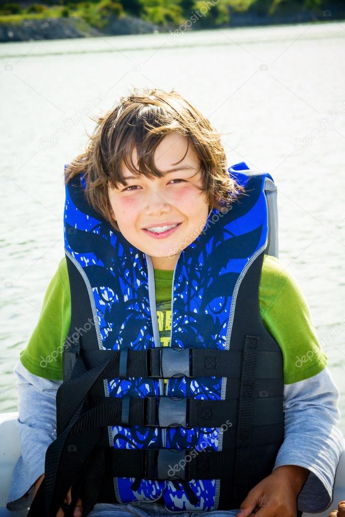 Travel of children on water in the boat