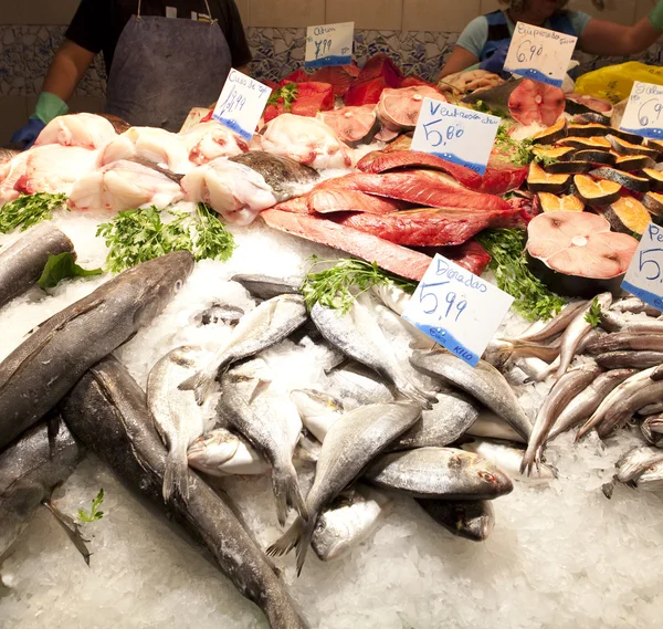 Fresh fishes in a market — Stock Photo, Image