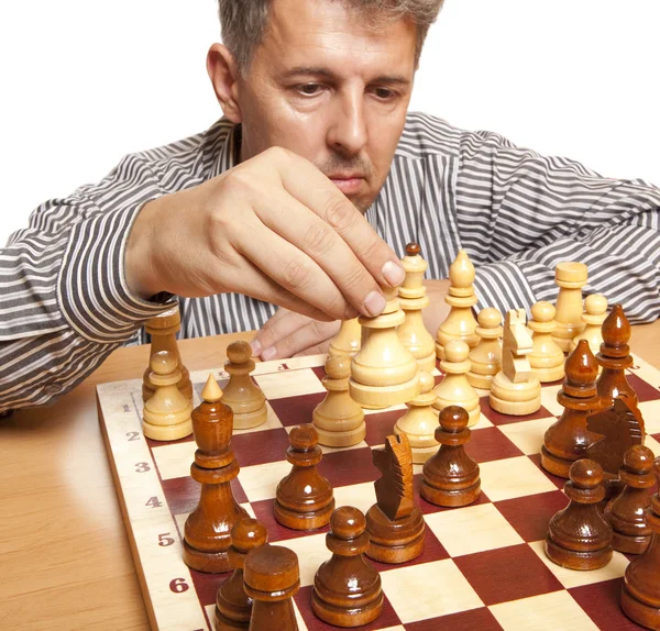 O jogador de xadrez em um fundo branco — Fotografia de Stock