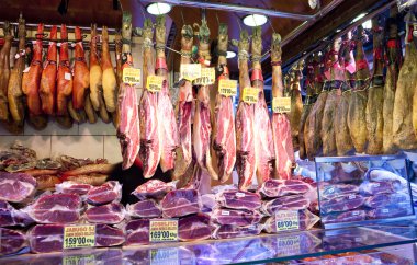 Jamon pazarında, la boqueria pazarlamak barcelona