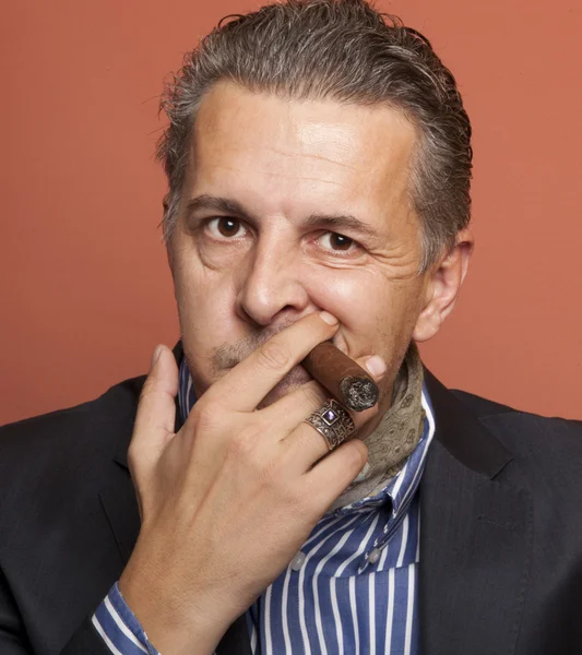 Man wearing suit gangster style smoking cigar — Stock Photo, Image