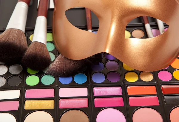 Makeup eye shadows and mask — Stock Photo, Image