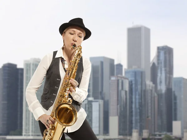 Woman Saxophonist — Stock Photo, Image