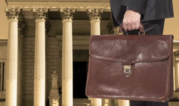 Un abogado con un maletín — Foto de Stock