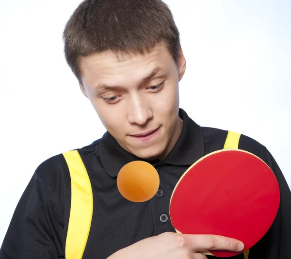 Uomo che gioca a ping pong — Foto Stock