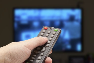 Televizyon seyrediyorum.