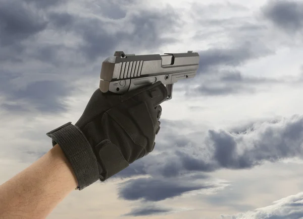 Man's bedrijf handpistool — Stockfoto