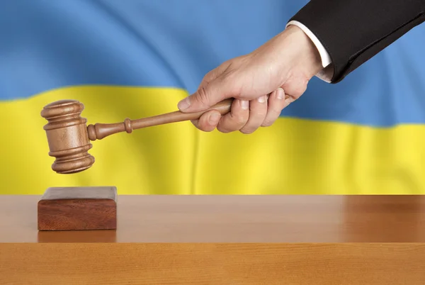Ordförandeklubba och flagga Ukraina — Stockfoto