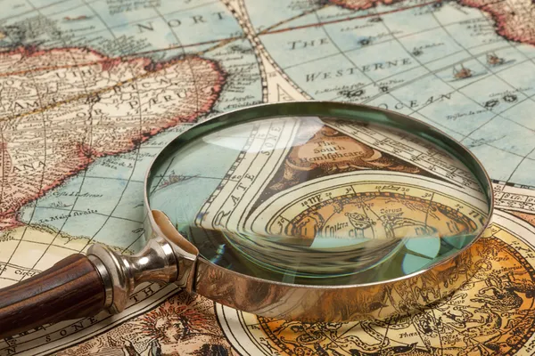 Magnifying glass — Stock Photo, Image