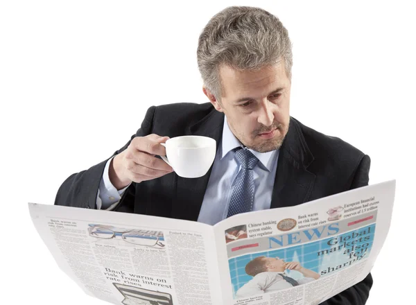 実業家が新聞を読んで — ストック写真