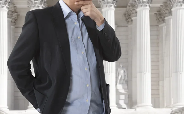 Lawyer in front of courthouse — Stock Photo, Image