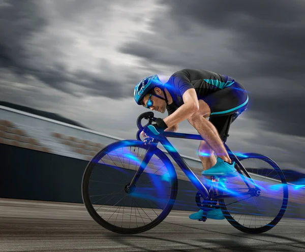 Чоловік Їздить Велосипеді Русі Фоні Треку Концепція Спорту Руху Енергії Ліцензійні Стокові Зображення