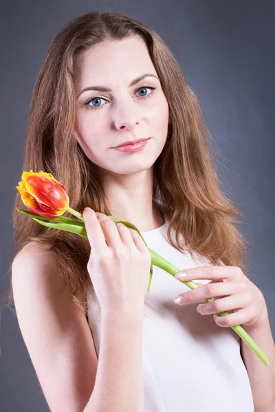 Beautiful young woman — Stock Photo, Image
