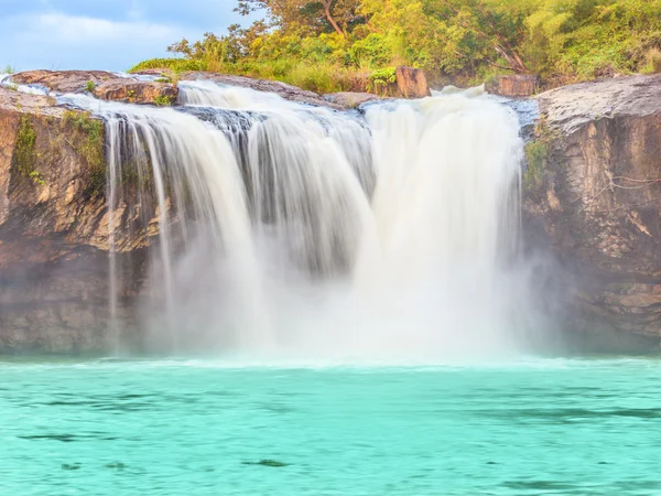 Torr sap vattenfall — Stockfoto