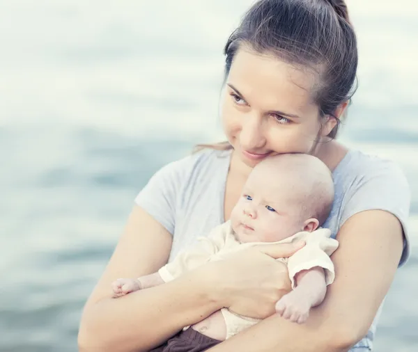 Anne ve bebek — Stok fotoğraf