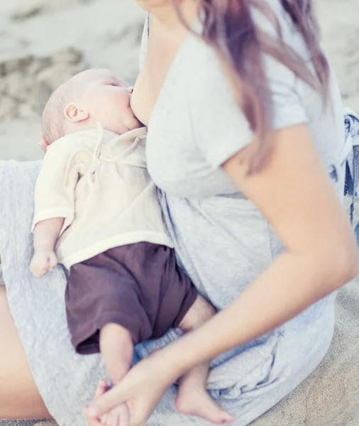 Borstvoeding geven — Stockfoto