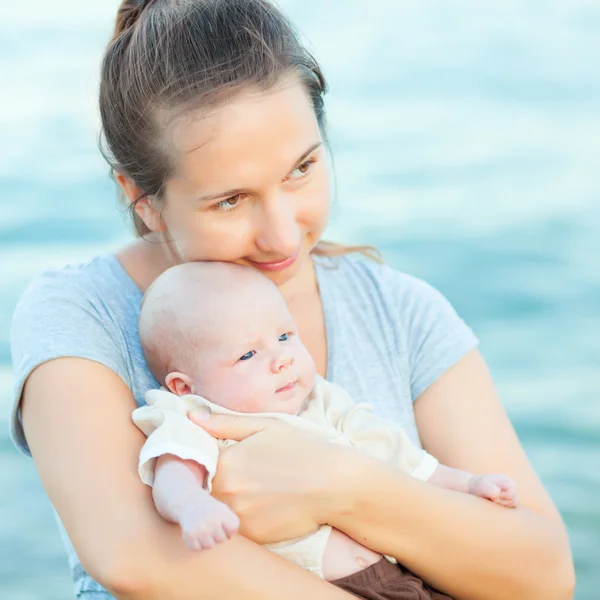 Anne ve bebek — Stok fotoğraf