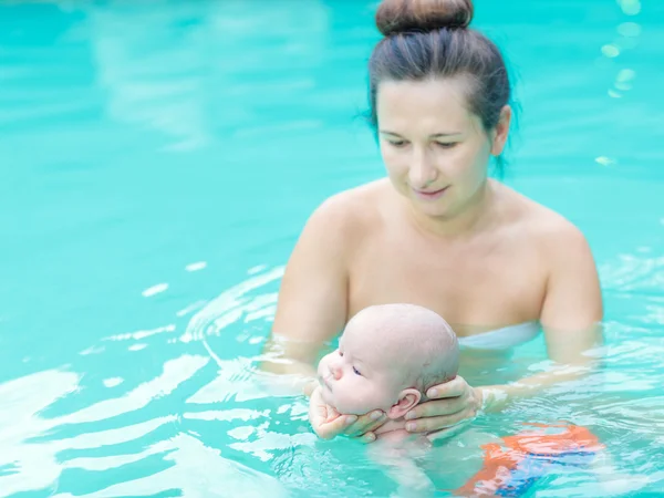 Baby and mom — Stock Photo, Image