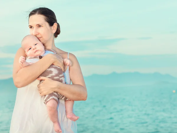 Bambino e mamma — Foto Stock