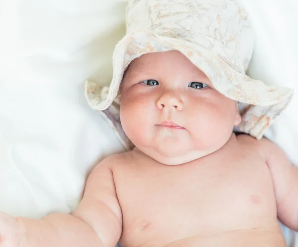 Baby i hatt — Stockfoto