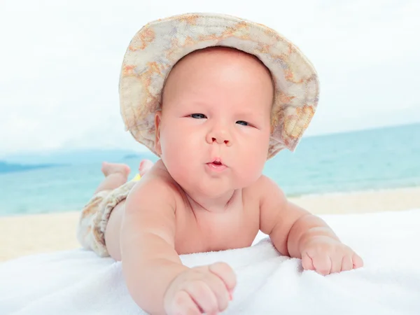 Kumsaldaki bebek — Stok fotoğraf