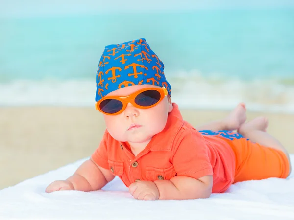 Bambino sulla spiaggia — Foto Stock