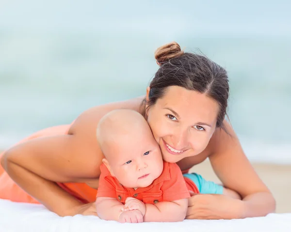 Baby och mamma — Stockfoto