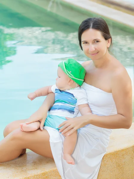 Baby und Mutter — Stockfoto