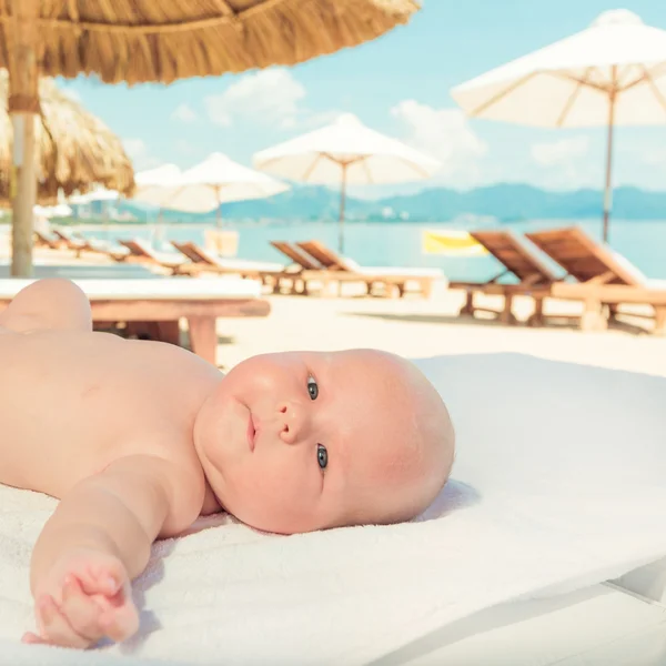 Baby on the beach — Stock Photo, Image