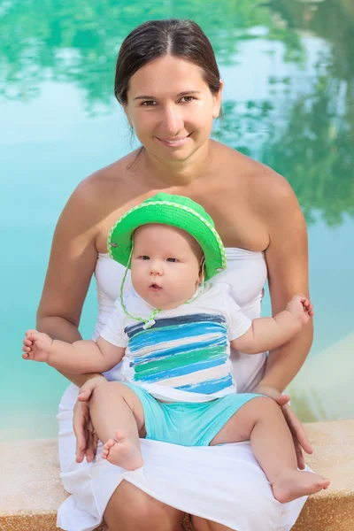 Baby and mother — Stock Photo, Image