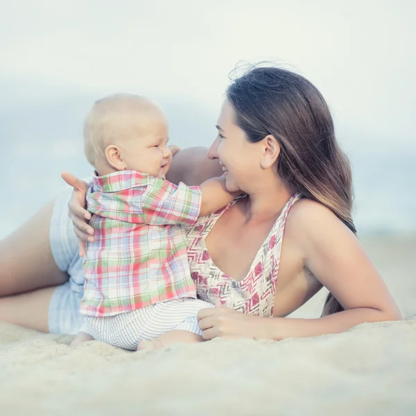 Baby and mother — Stock Photo, Image