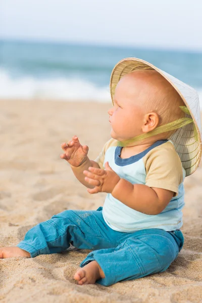해변의 아기 — 스톡 사진