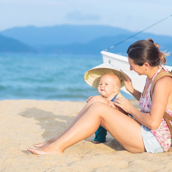 Bambino e madre — Foto Stock