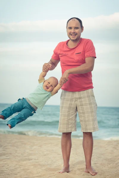 Baby en vader — Stockfoto